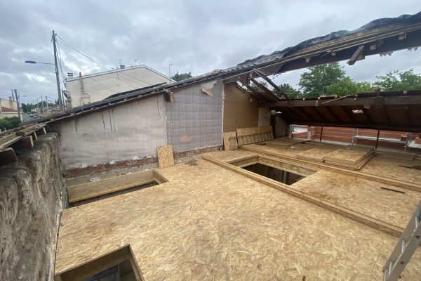 Extension et surélévation d'une échoppe à Eysine