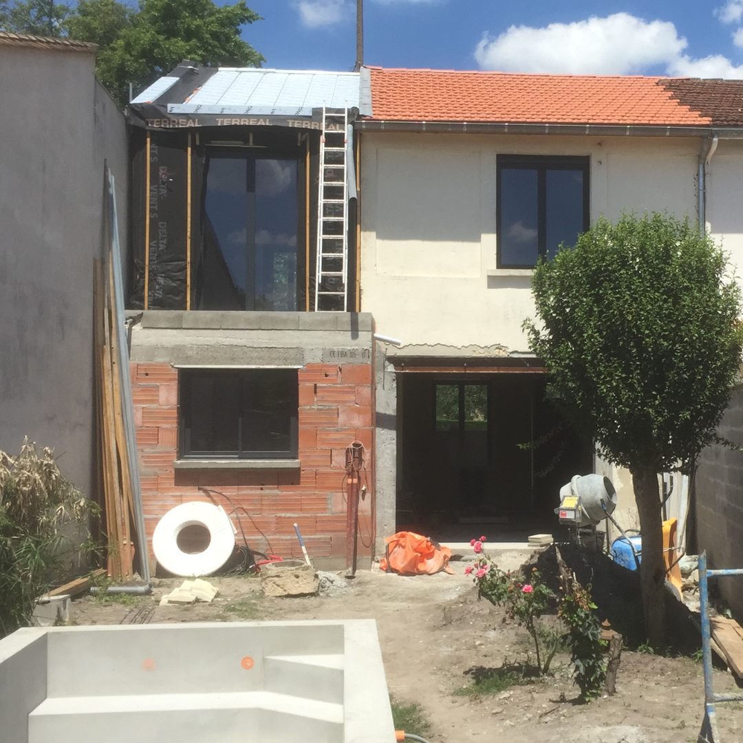 Extension sur pilotis d’une maison individuelle