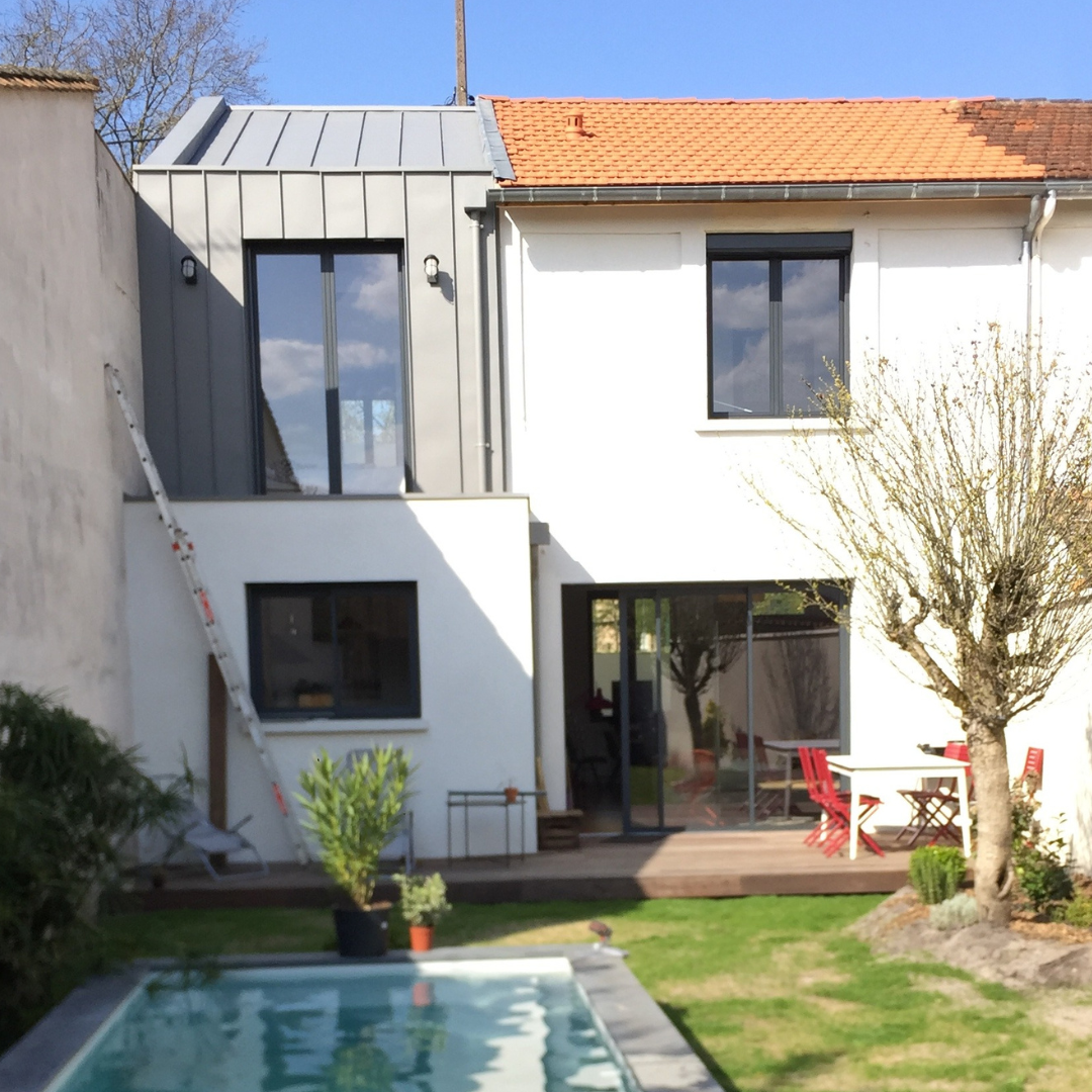 Extension sur pilotis d’une maison individuelle