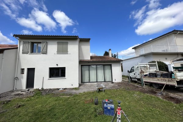 Embellissement extérieur d'une maison individuelle
