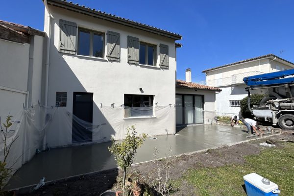 Embellissement extérieur d'une maison individuelle