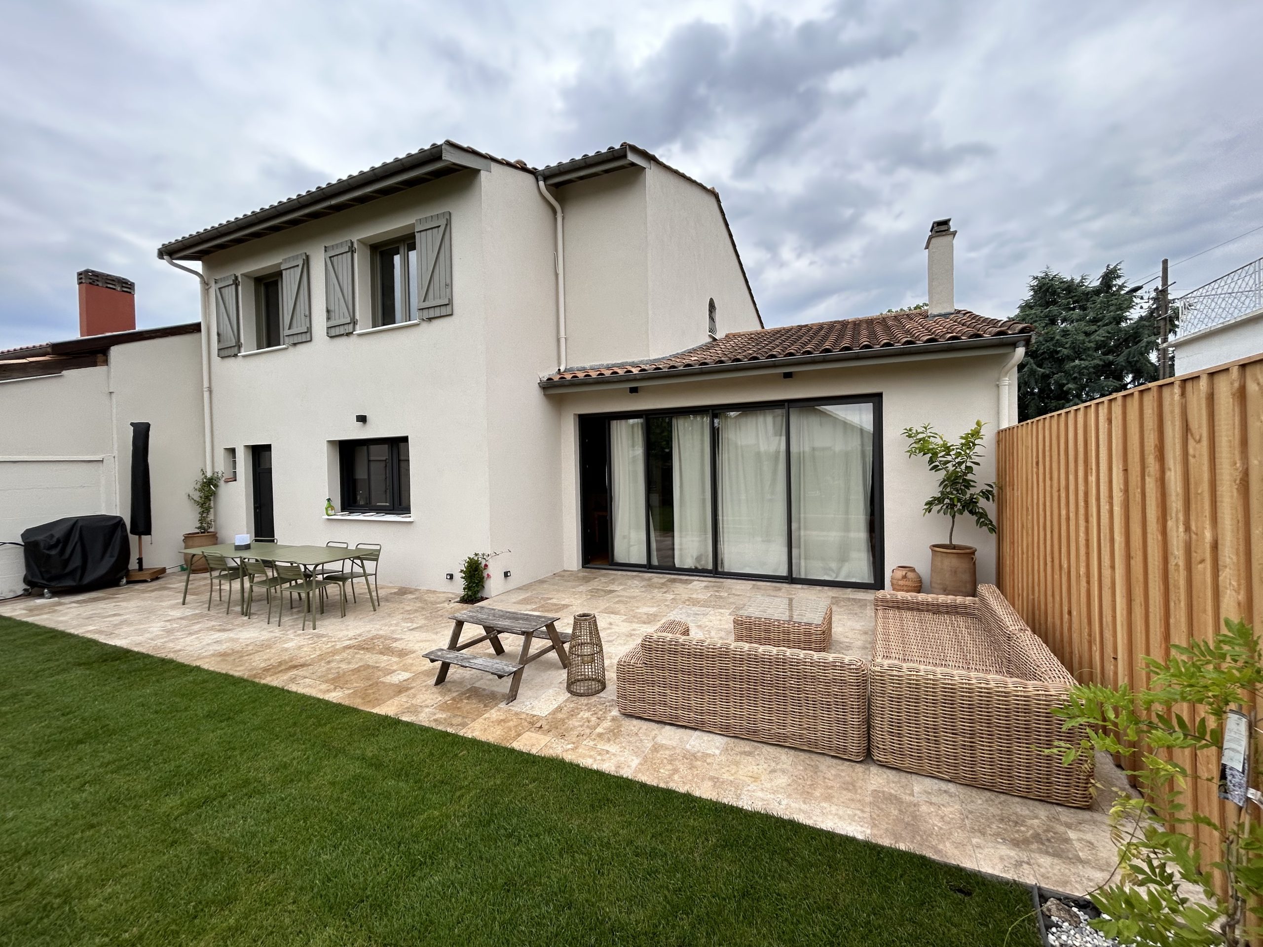 Embellissement extérieur d'une maison individuelle